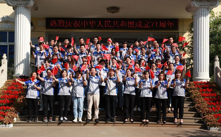 山東金格瑞歌唱祖國，共迎中秋國慶.jpg