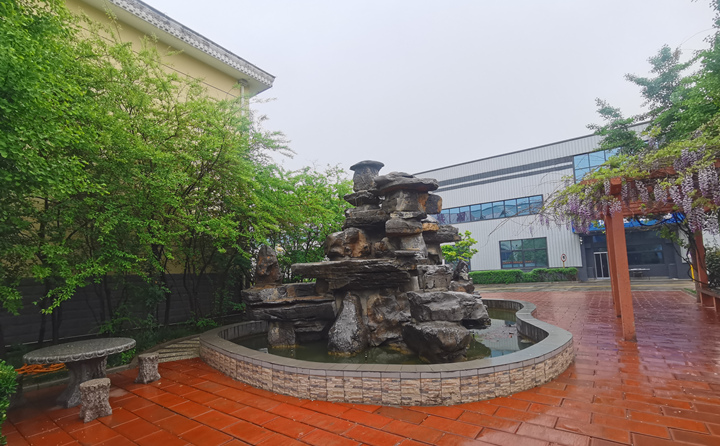 處理農(nóng)林廢棄物，變樹(shù)枝為燃料顆粒，節(jié)能環(huán)保，一起保衛(wèi)我們的藍(lán)天白云.jpg