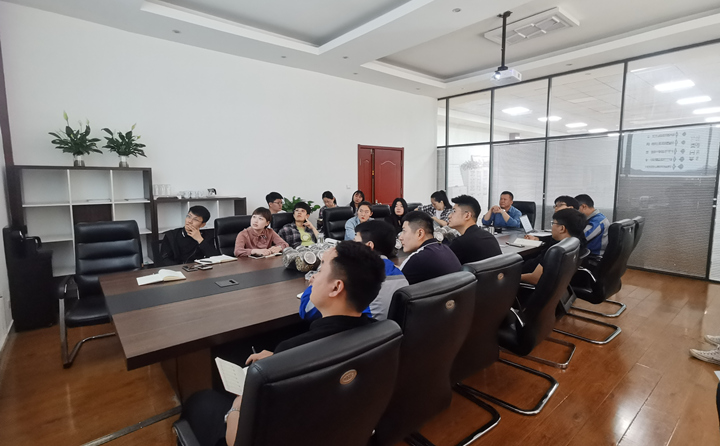 通過不斷的學(xué)習(xí)培訓(xùn)，加強銷售人員有關(guān)顆粒機及生產(chǎn)線的基礎(chǔ)知識了解.jpg