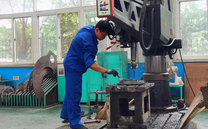 景重洋2014年—至今，就職于山東金格瑞機(jī)械有限公司，任職顆粒機(jī)鉆床班組長，工作積極主動.jpg